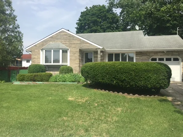 (undisclosed Address), Selden, NY 11784