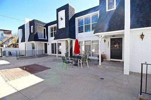 3rd image of 4429 Holly St #9fms4fynq