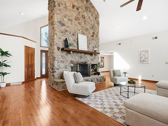 4th image of 250 County Line Rd