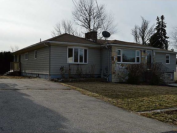 3rd image of 26 Harrington Dr