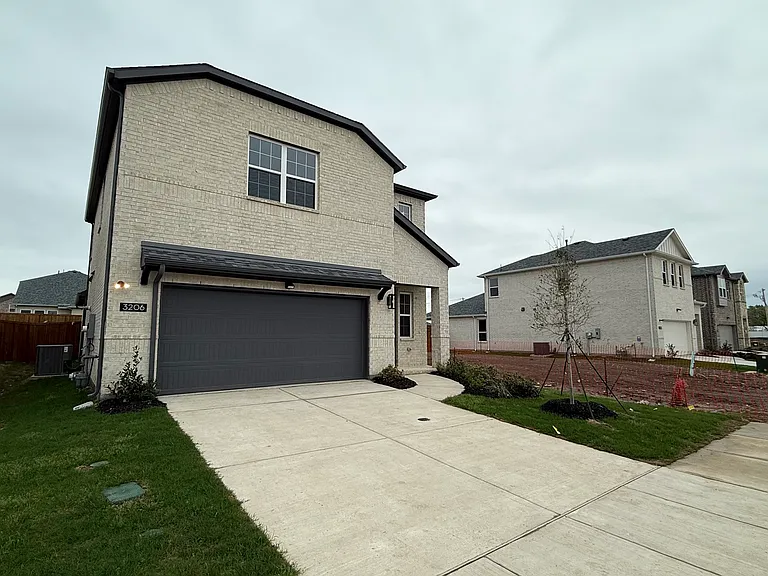 3206 Cordelia Dr — Photo 2