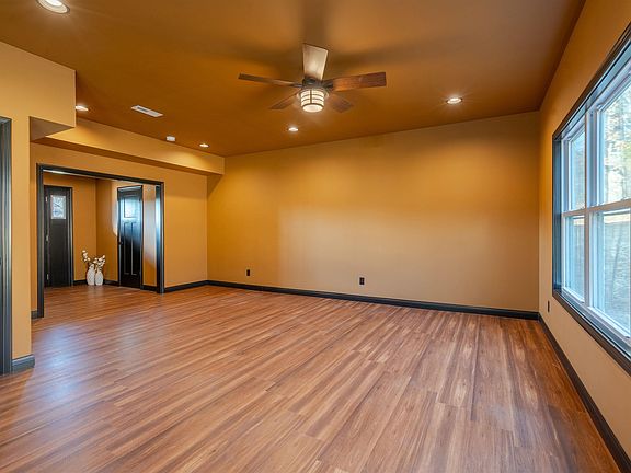 5th image of 252 S Balthazar Dr
