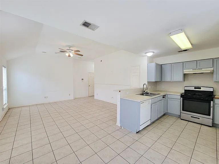 16006 Hiram Clarke Rd — Photo 11
