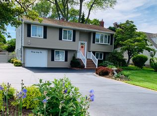 2062 Feuereisen Ave, Ronkonkoma, NY 11779