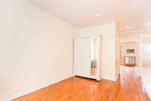 Rented by Twyford Real Estate | media 28