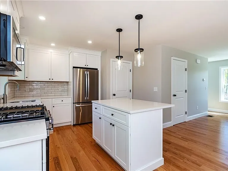 83 Cadora Ave — Photo 20
