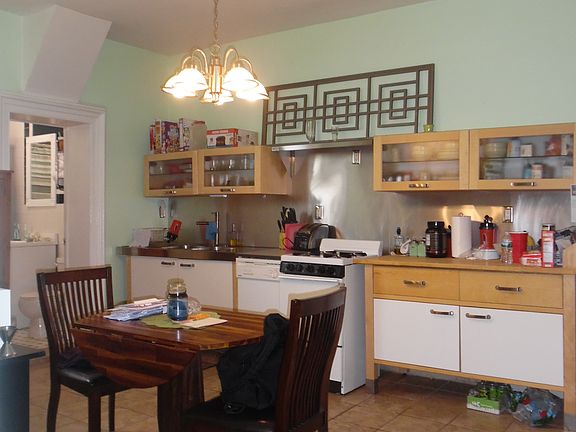 4th image of 35 Waverly St APT 2