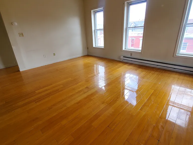 126 S Queen St #5 — Photo 2