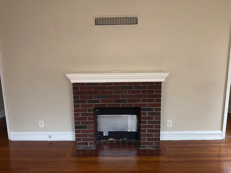 330 Laurel St #212 — Photo 4