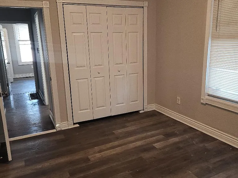 357 S Ogden Ave — Photo 10