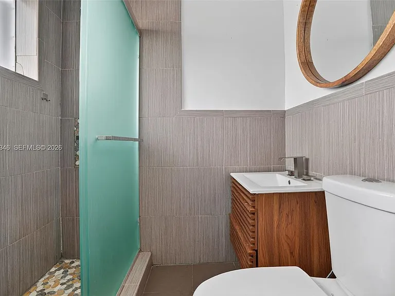 425 NE 114th St #0 — Photo 16