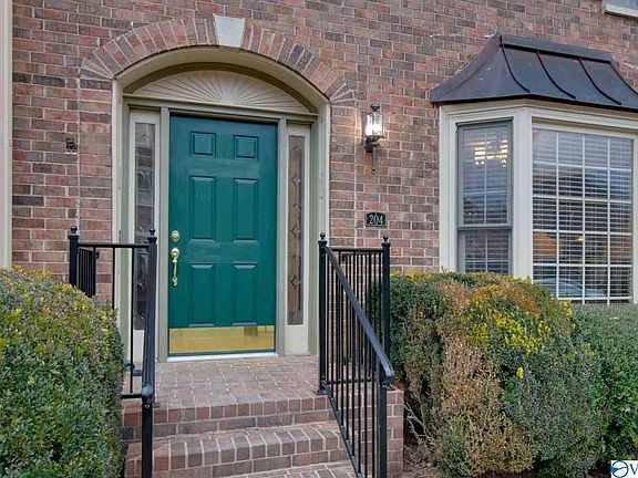 2nd image of 204 Beauchamp Pl #Na