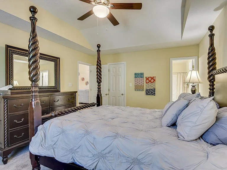 540 Edgecliff Ln — Photo 14