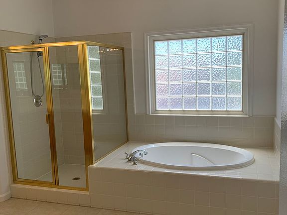 5th image of 382 Tennis Ct
