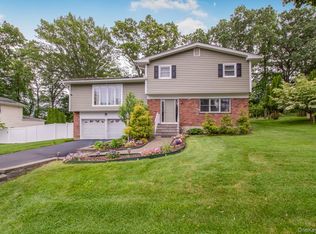 127 Parkview Rd, Elmsford, NY 10523