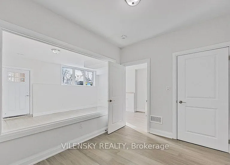 99 Sophia St W — Photo 4