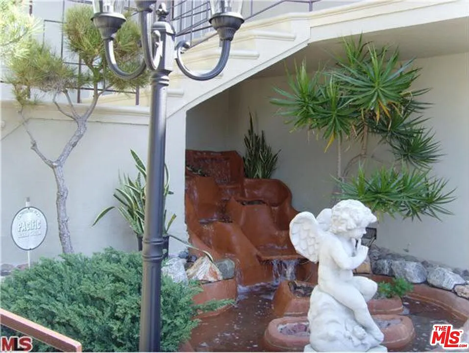 2 bed, $3,400 — Photo 2