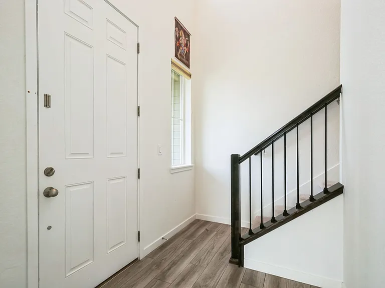 541 Byrd Aly — Photo 2