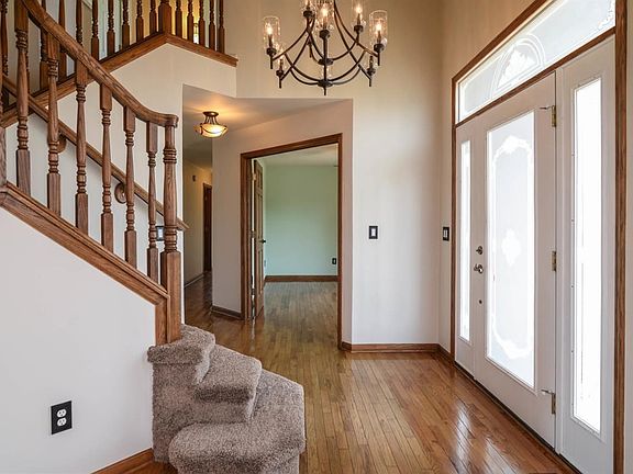 5th image of 3850 Robert Ln