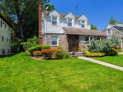 17 Adair Court, Malverne, NY, 11565