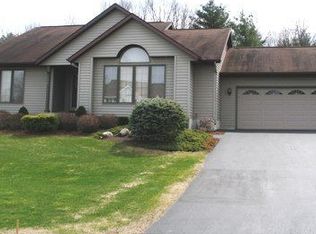 136 Country Walk Rd, Schenectady, NY 12306