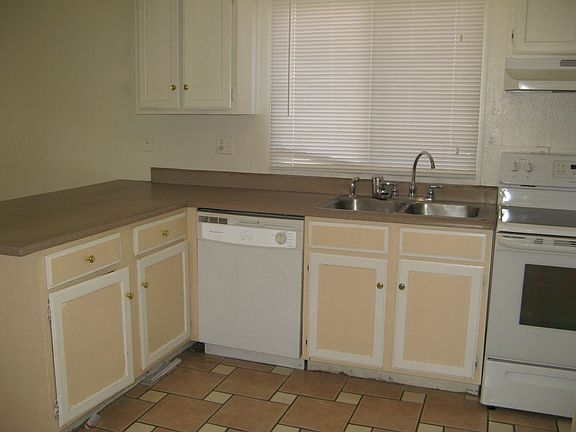 3rd image of 2434 E Aster Dr