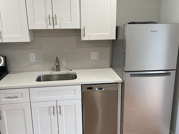2nd image of 1919 Christian St Floor 3