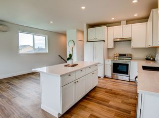 1733 Hillcrest Loop #B, Mount Vernon, WA 98274