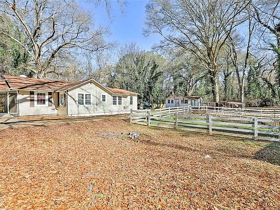 3rd image of 66 Howell Dr SW