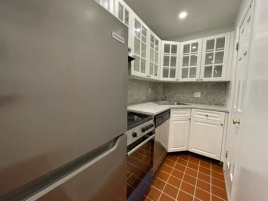 Rented by Oxford Property Group | media 11