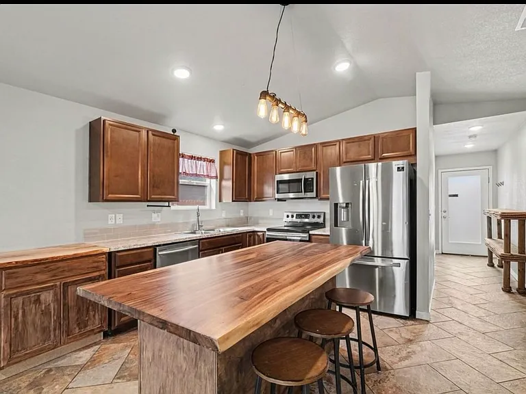 3208 Sandy Harbor Dr — Photo 9