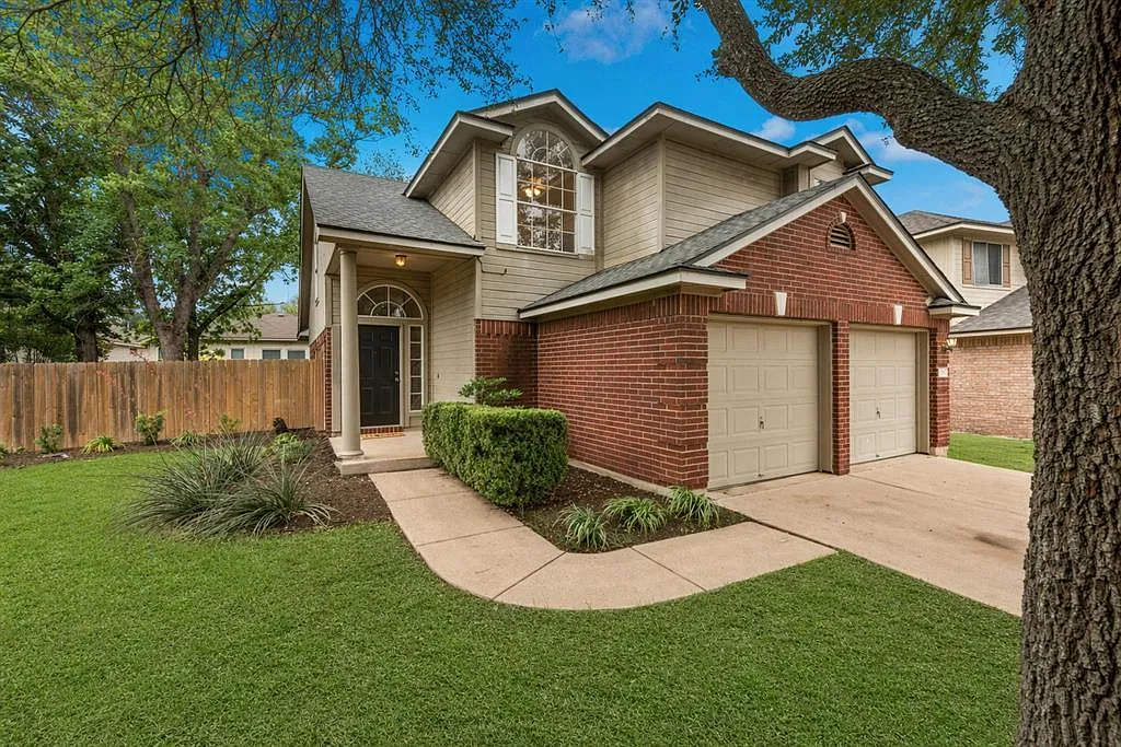 3 bed, 2.5 bath, 1669 sqft, $2,900 — Photo 1