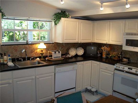 3rd image of 1210 SE 12th Way