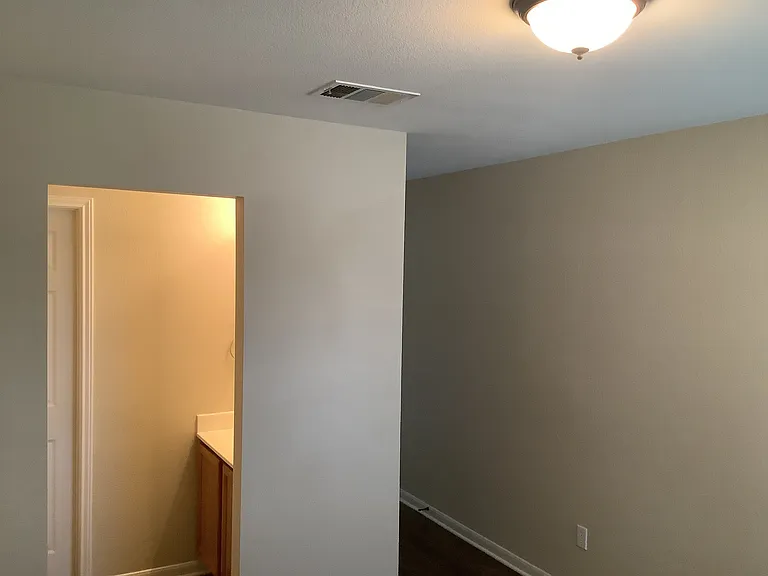 101 Hanstrom Dr — Photo 18