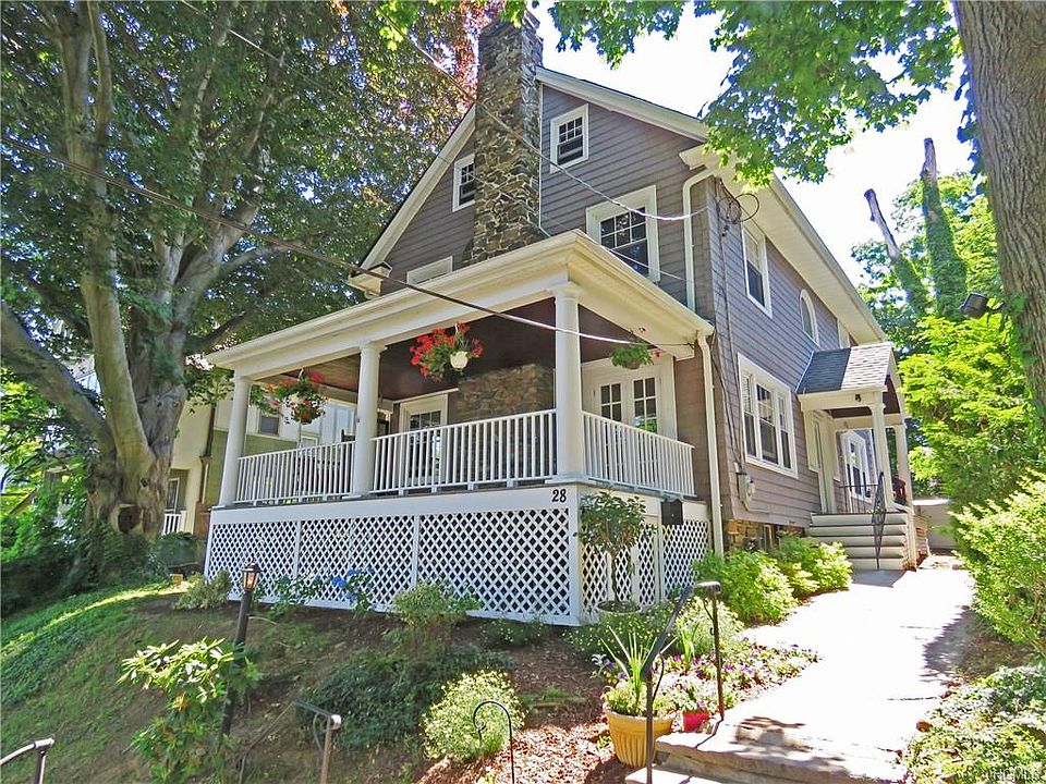 1st image of 28 Gilbert Pl