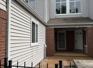 1716 Highview Circle Ct, Ballwin, MO 63021