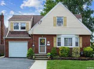 18 Comber St, Valley Stream, NY 11580