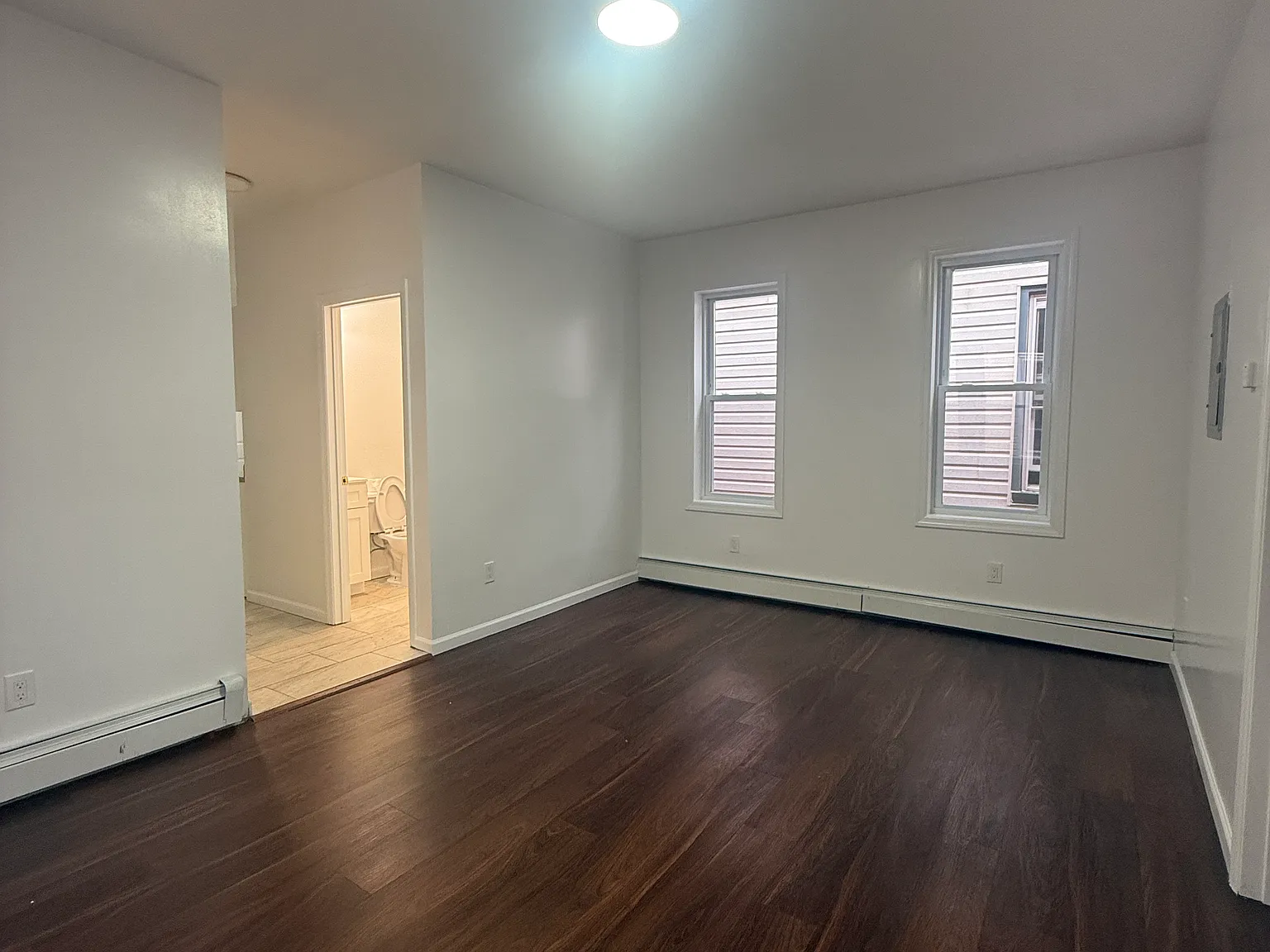 4 bed, 1100 sqft, $2,900 — Photo 3
