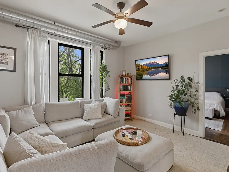 3142 W George St #C2 — Photo 1