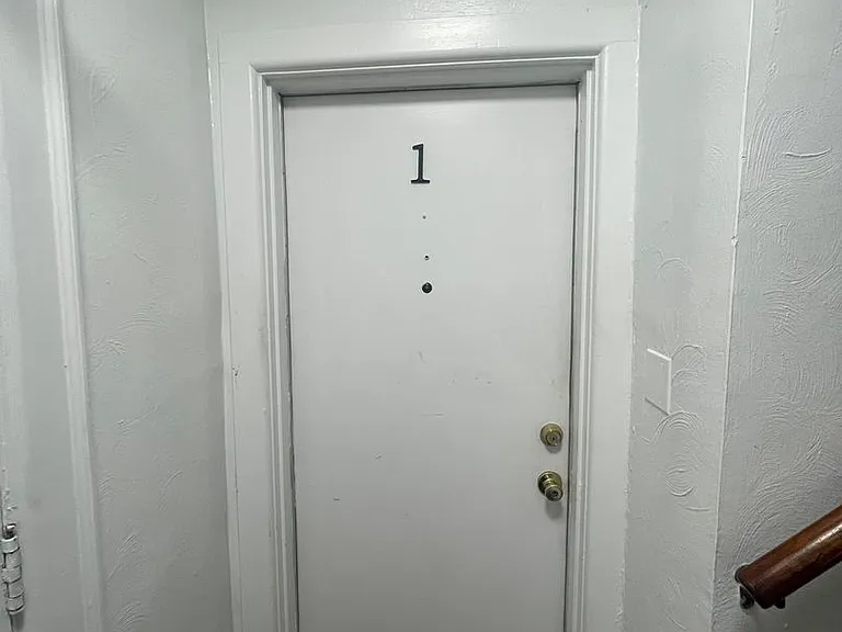 119 Tyler Cres E — Photo 3