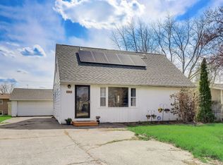 915 Diana Ct, Round Lake Beach, IL 60073