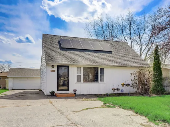 915 Diana Ct, Round Lake Beach, IL 60073