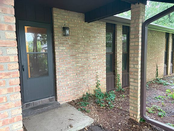 3rd image of 2 Heath Ct