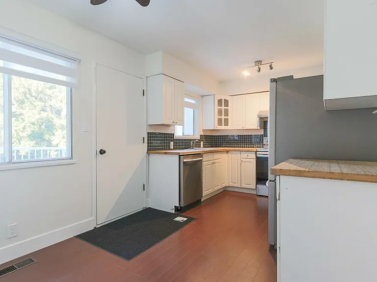 10833 85a Ave — Photo 11