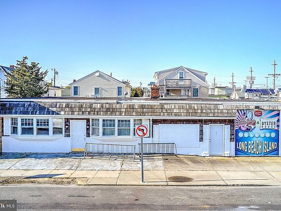 3rd image of 6 E Maryland Ave