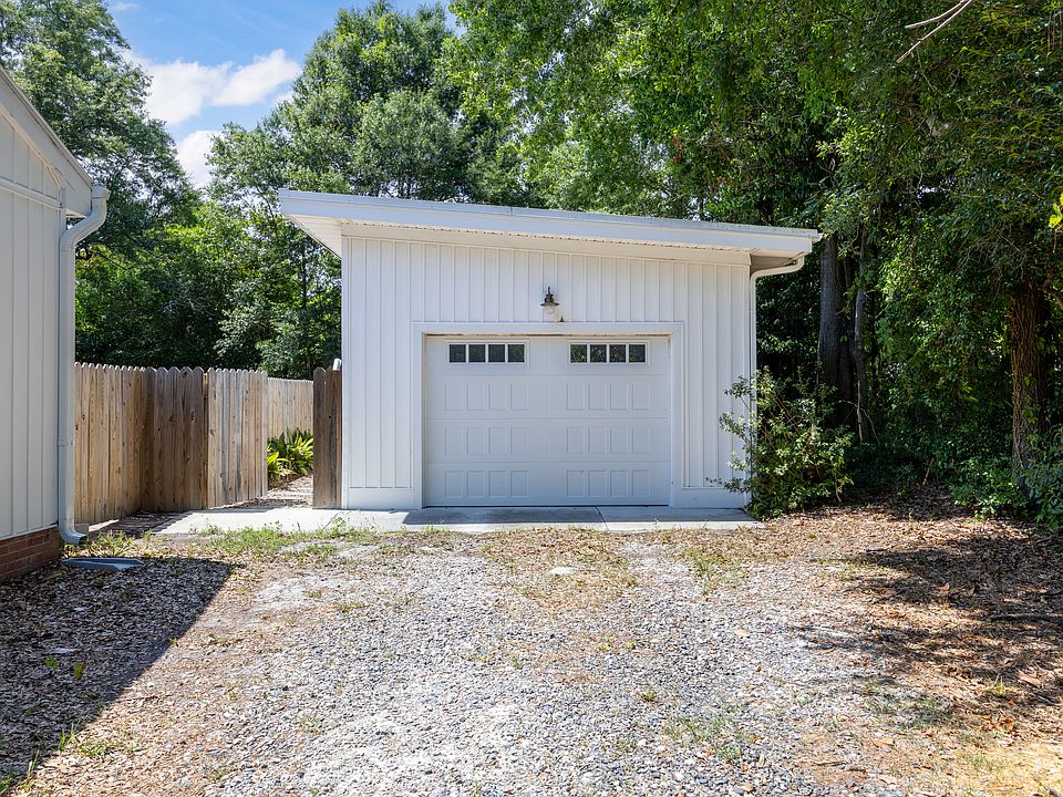 1st image of 306 Parkway Dr