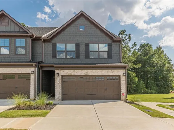 255 Climbing Ivy Cir, Fayetteville, GA 30214