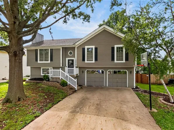 15413 W 152nd St, Olathe, KS 66062