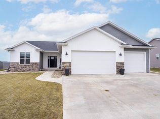 1931 White Dove Ln, Kaukauna, WI 54130
