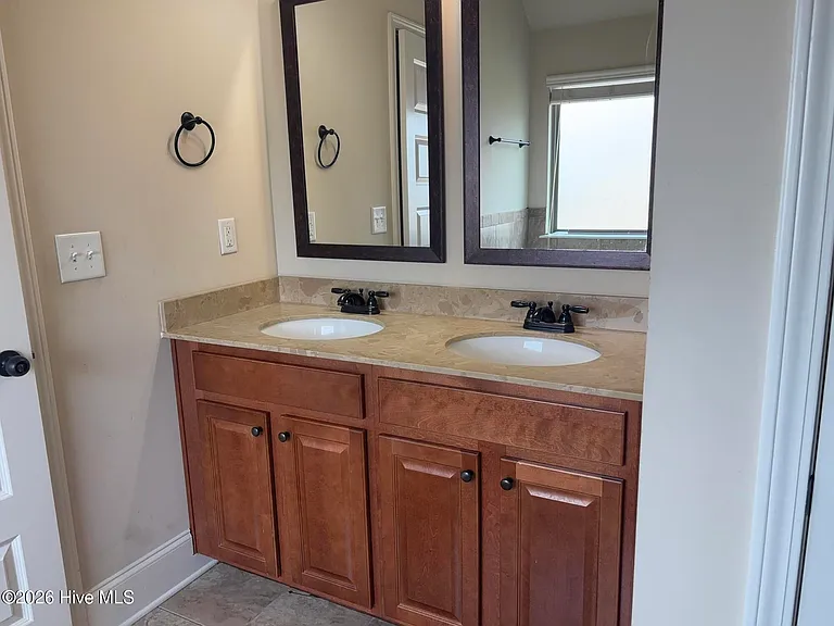 717 Porter Ln — Photo 11